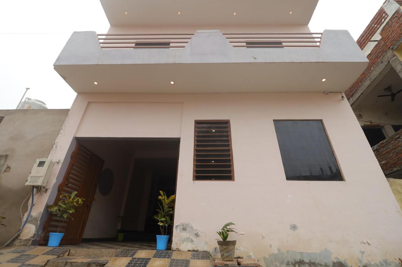 Awesome Home Stay Агра Экстерьер фото